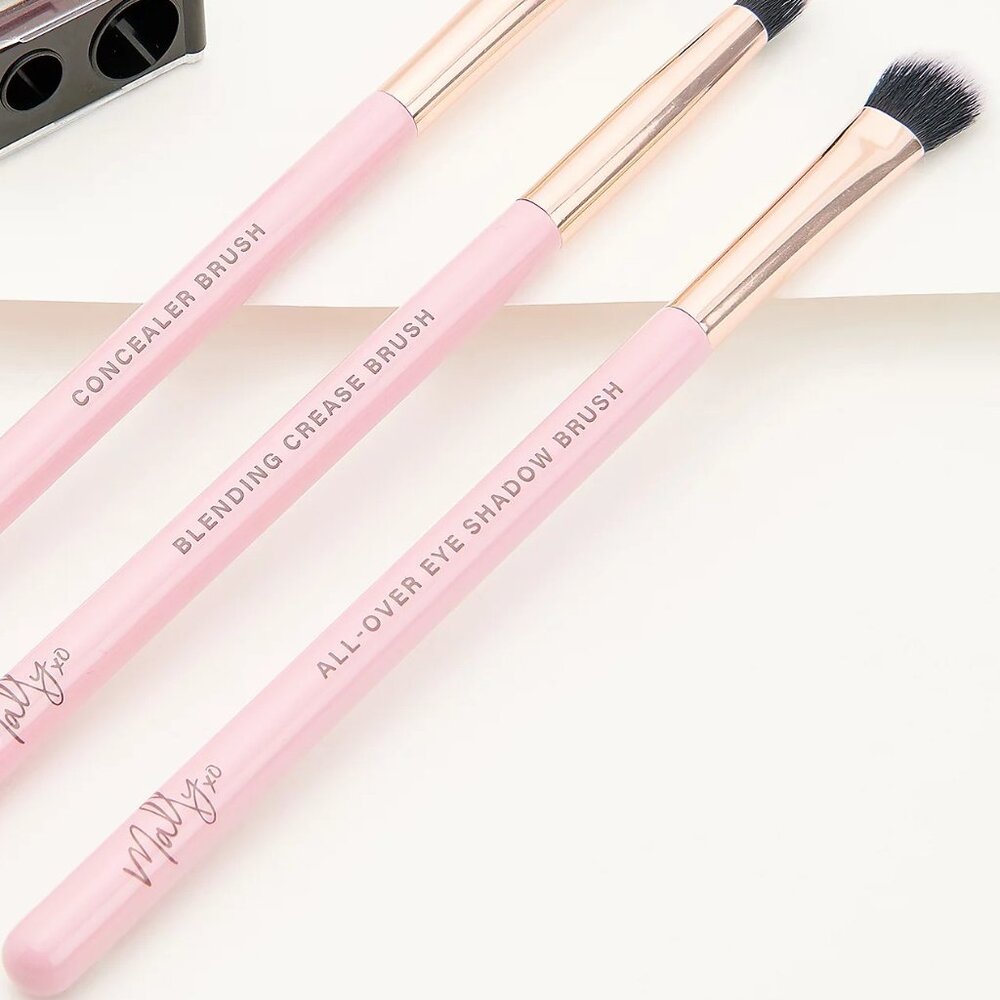 NWT MALLY All Over EYE SHADOW BRUSH Sealed